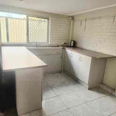 Cute granny flat in quiet street