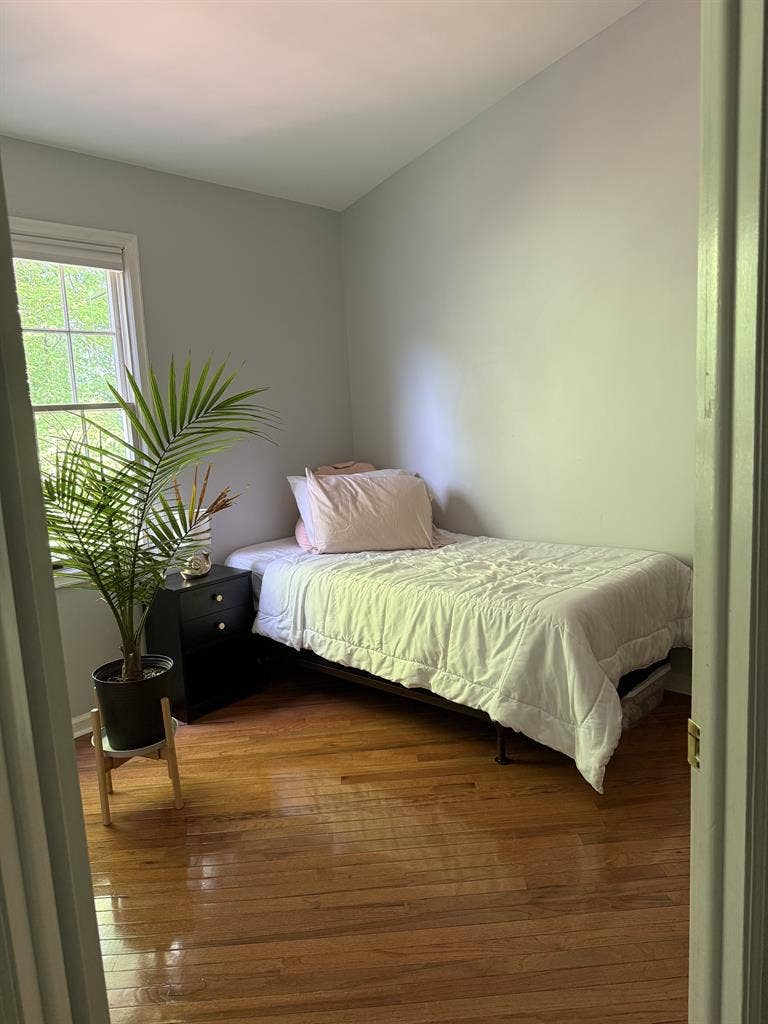 Room for Rent-Female Roommate Only