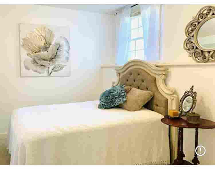 Room Rental at Elegant Estate