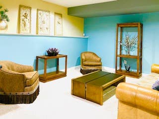 Room Rental at Elegant Estate