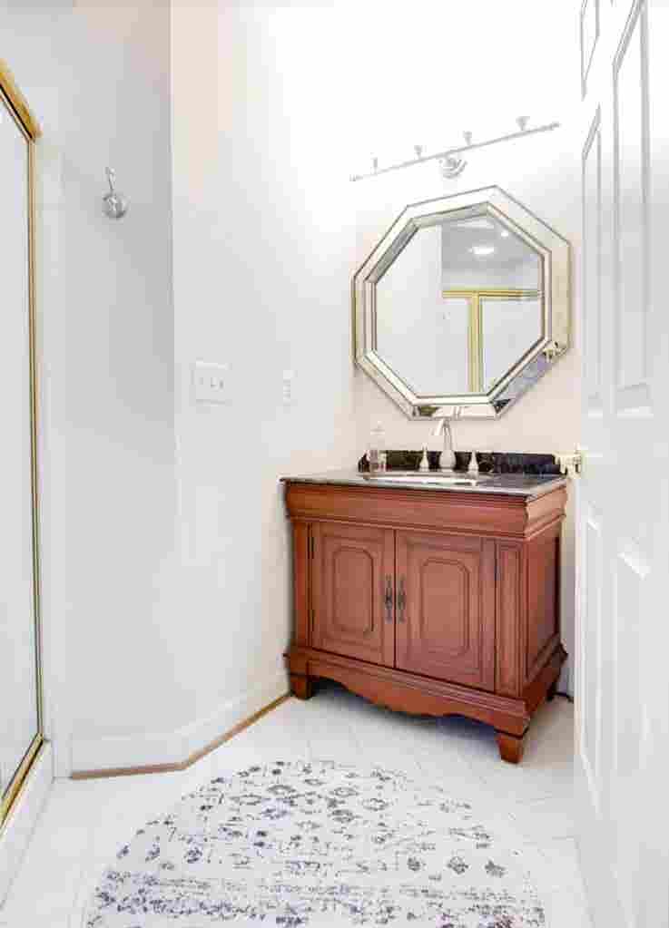 Room Rental at Elegant Estate
