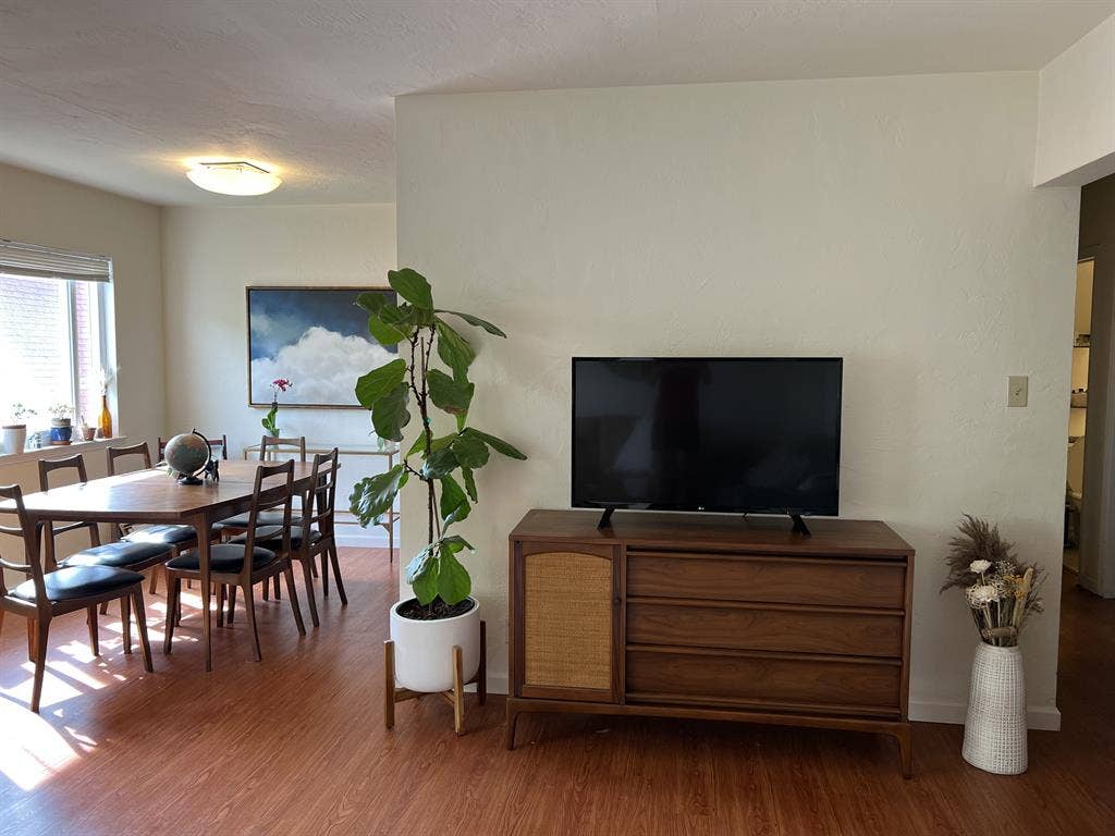 Lake Merritt Room – $/mo