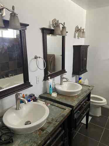 2 rooms available  smalll
