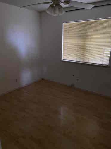 2 rooms available  smalll
