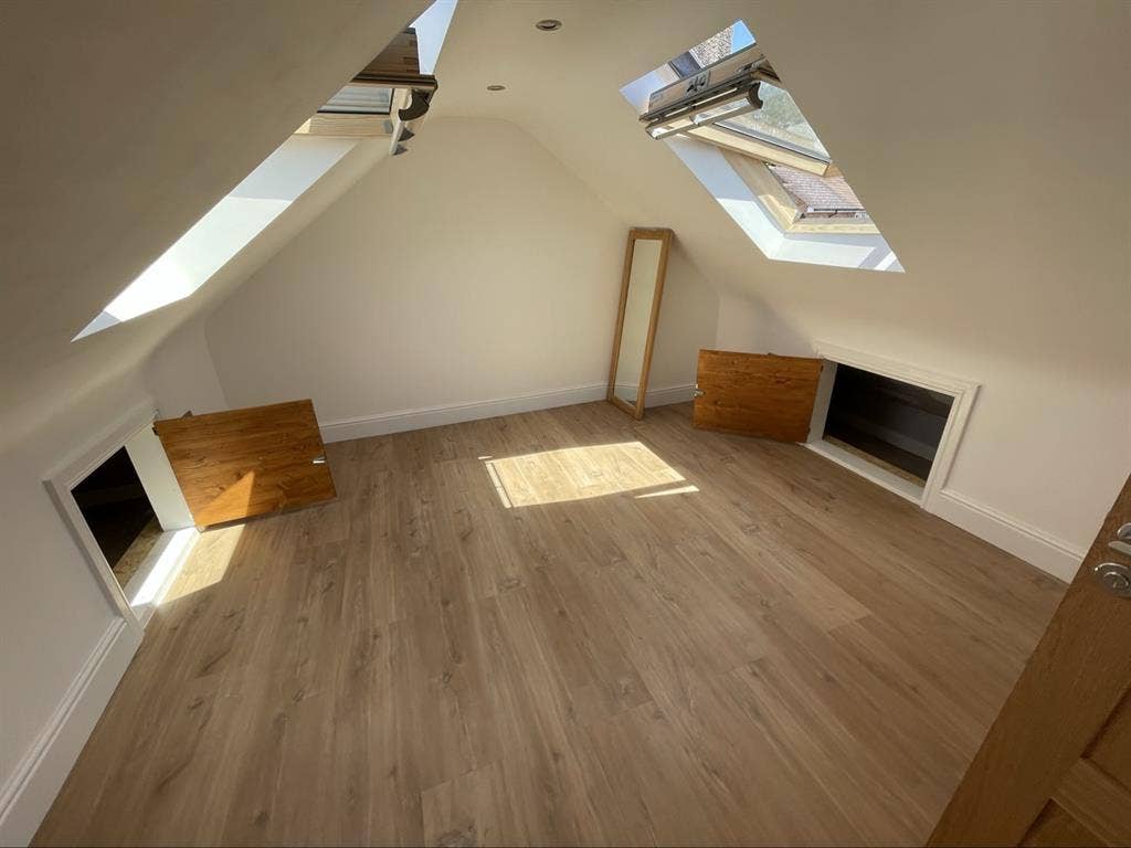 Short term room in the loft