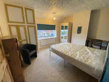 Double room shared house bills inc