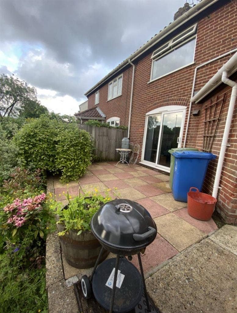 Double room shared house bills inc