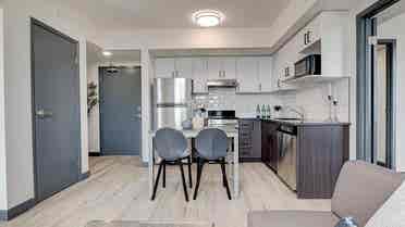 LOOKING FOR FEMALE ROOMATE