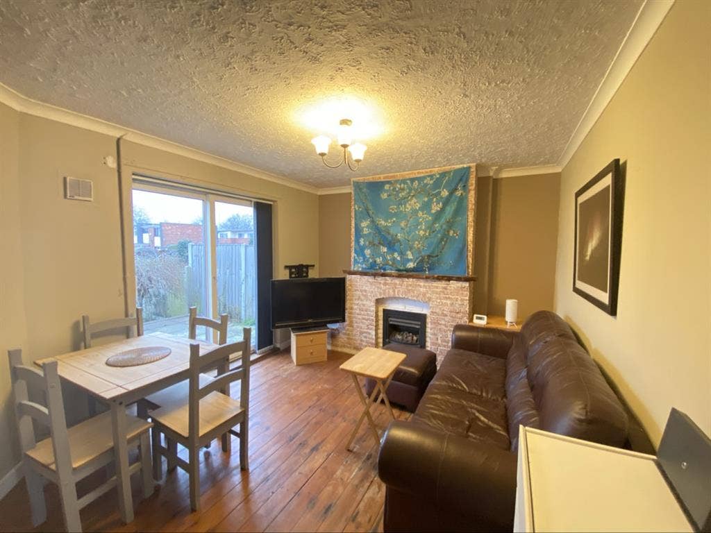 Double room shared house bills inc