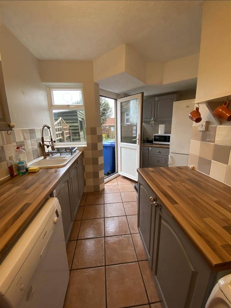 Double room shared house bills inc