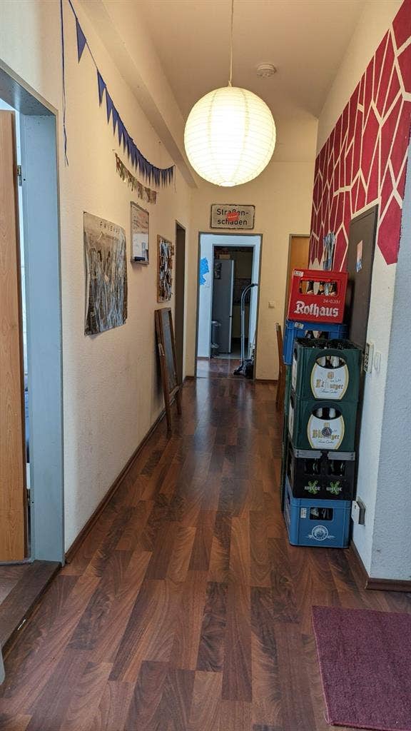 Bright room in nice WG
