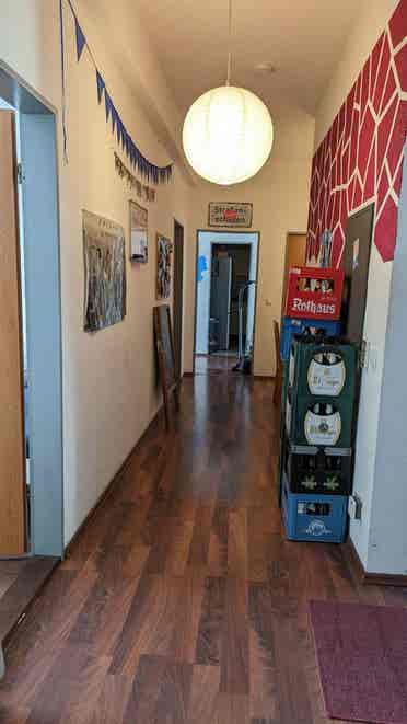 Bright room in nice WG