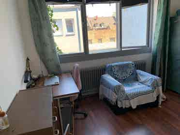 Bright room in nice WG