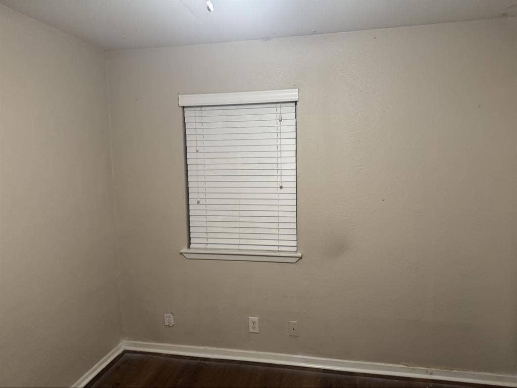 4 bedroom house. Room rentals.