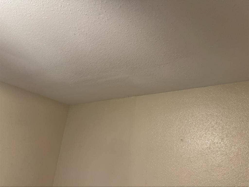 4 bedroom house. Room rentals.