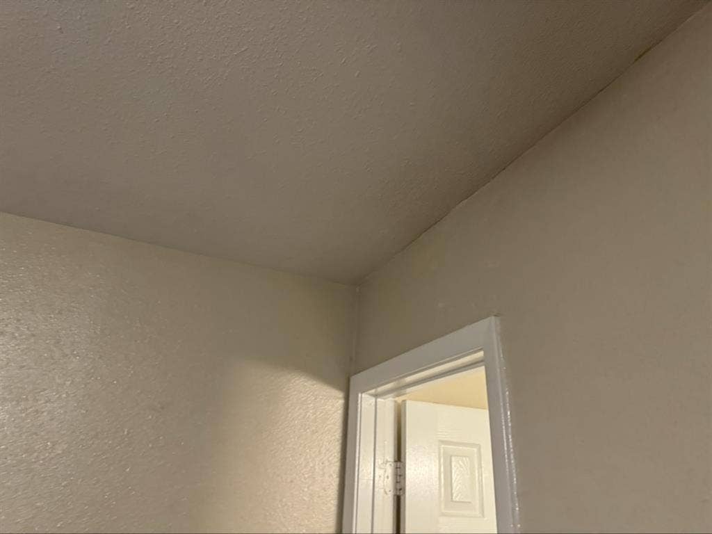 4 bedroom house. Room rentals.
