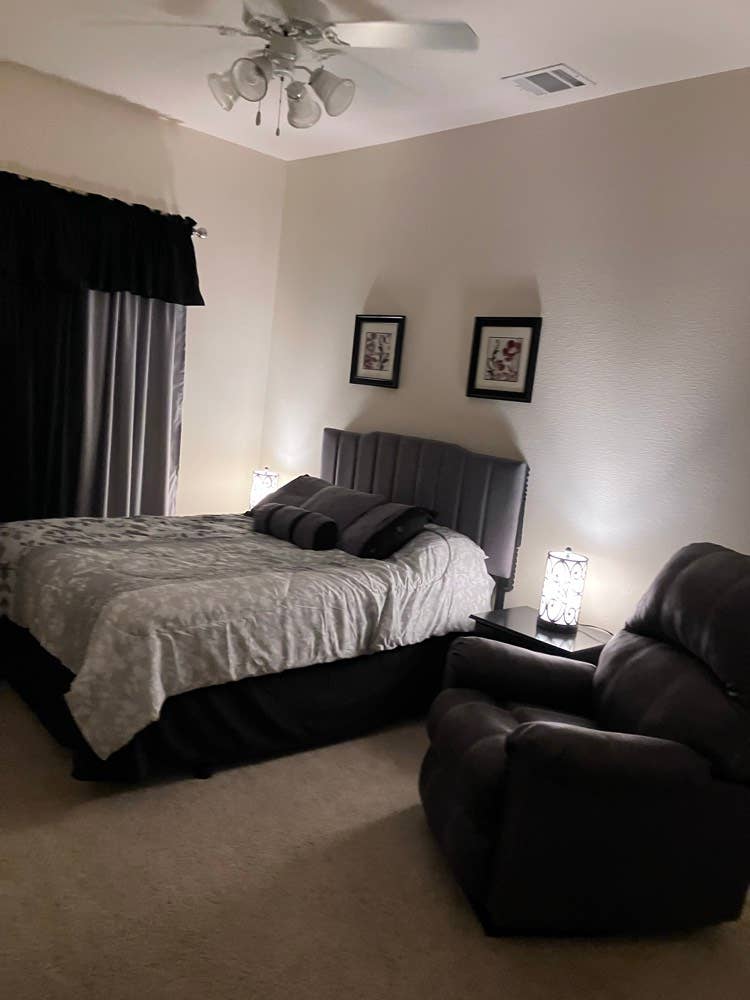 Room 4 Rent
👀4️⃣Clean & Quiet 🐜