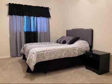 Room 4 Rent
👀4️⃣Clean & Quiet 🐜