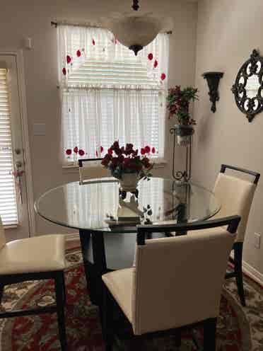 Room 4 Rent
👀4️⃣Clean & Quiet 🐜