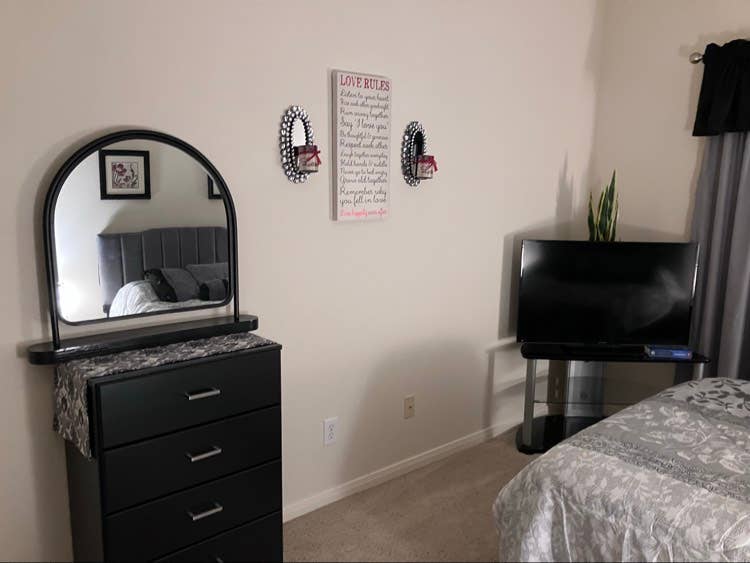 Room 4 Rent
👀4️⃣Clean & Quiet 🐜