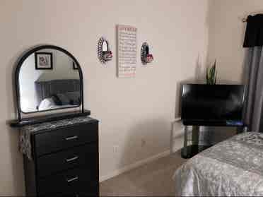 Room 4 Rent
👀4️⃣Clean & Quiet 🐜