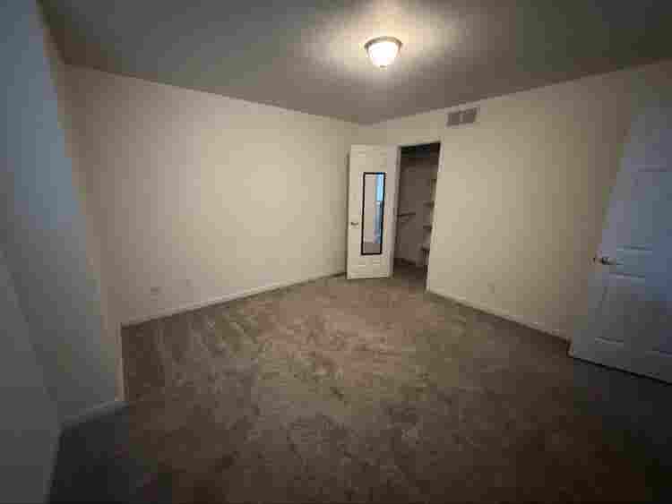 Available room/bathroom in townhome