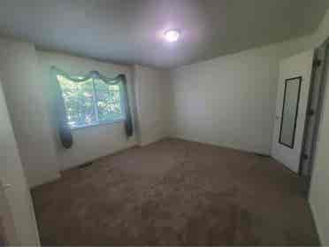 Available room/bathroom in townhome