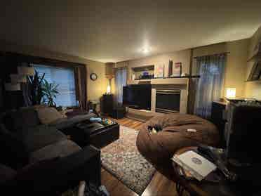 Available room/bathroom in townhome