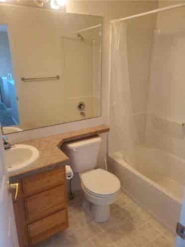 Available room/bathroom in townhome