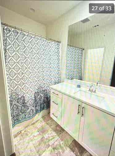 Room available w/ Bathroom !