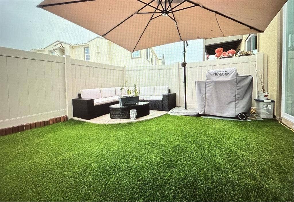 Room available w/ Bathroom !