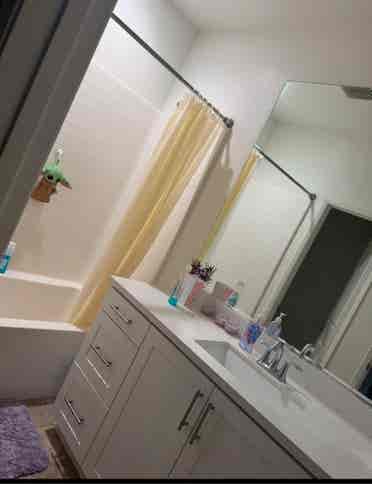 Room available w/ Bathroom !