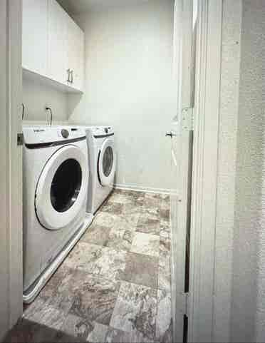 Room available w/ Bathroom !