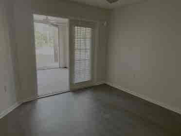 First Floor Apt. ten minutes to USF