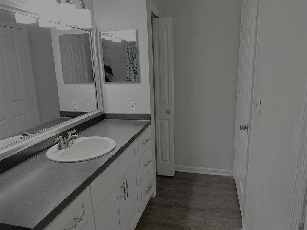 First Floor Apt. ten minutes to USF