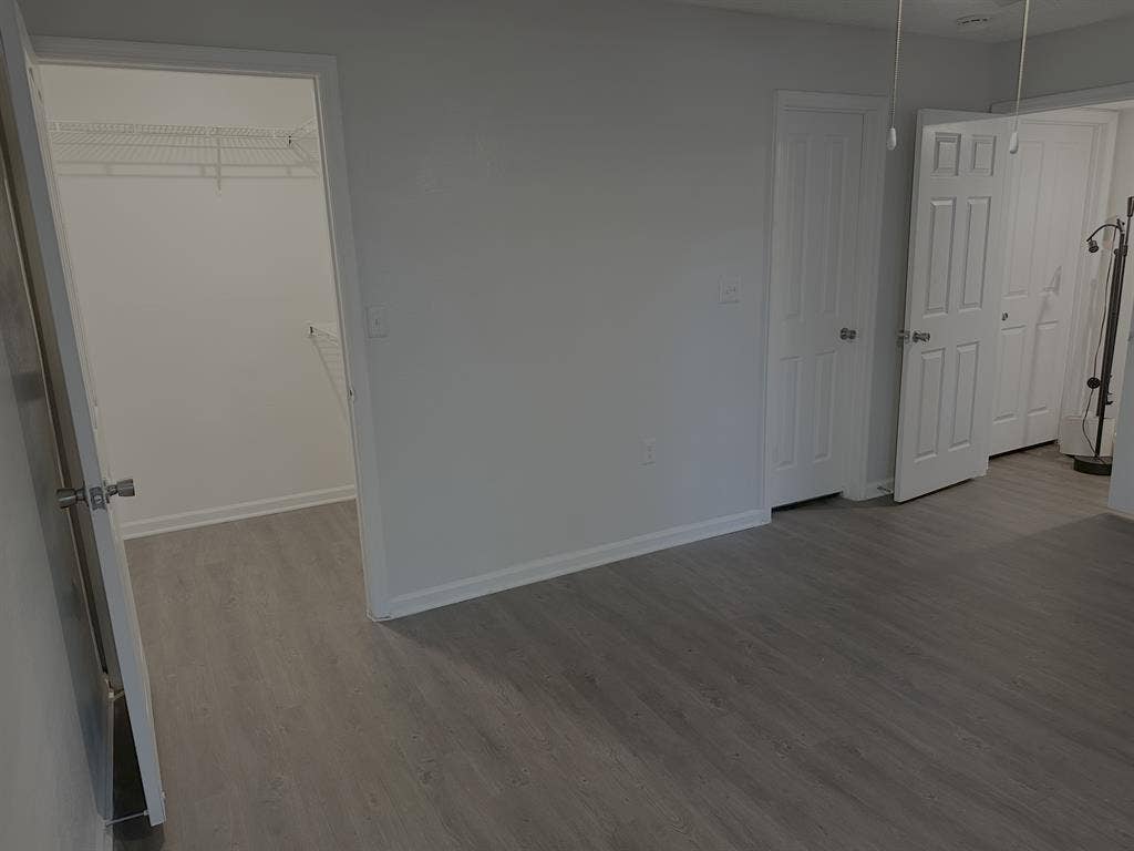 First Floor Apt. ten minutes to USF