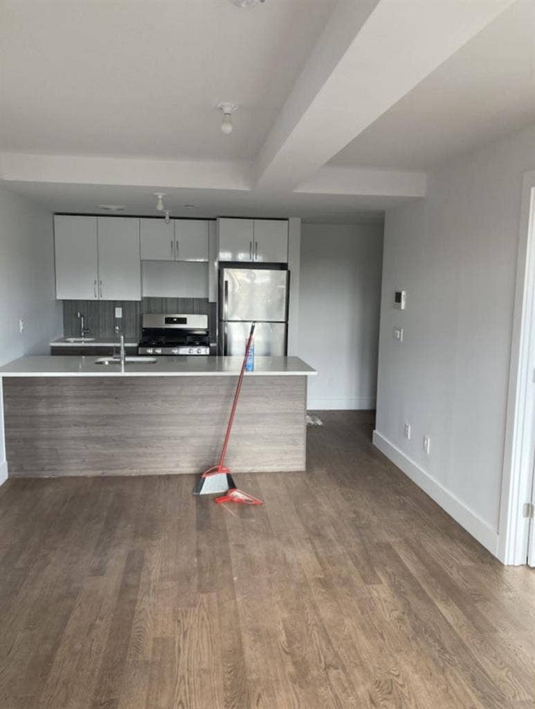 Luxury ROOM for rent w bathroom