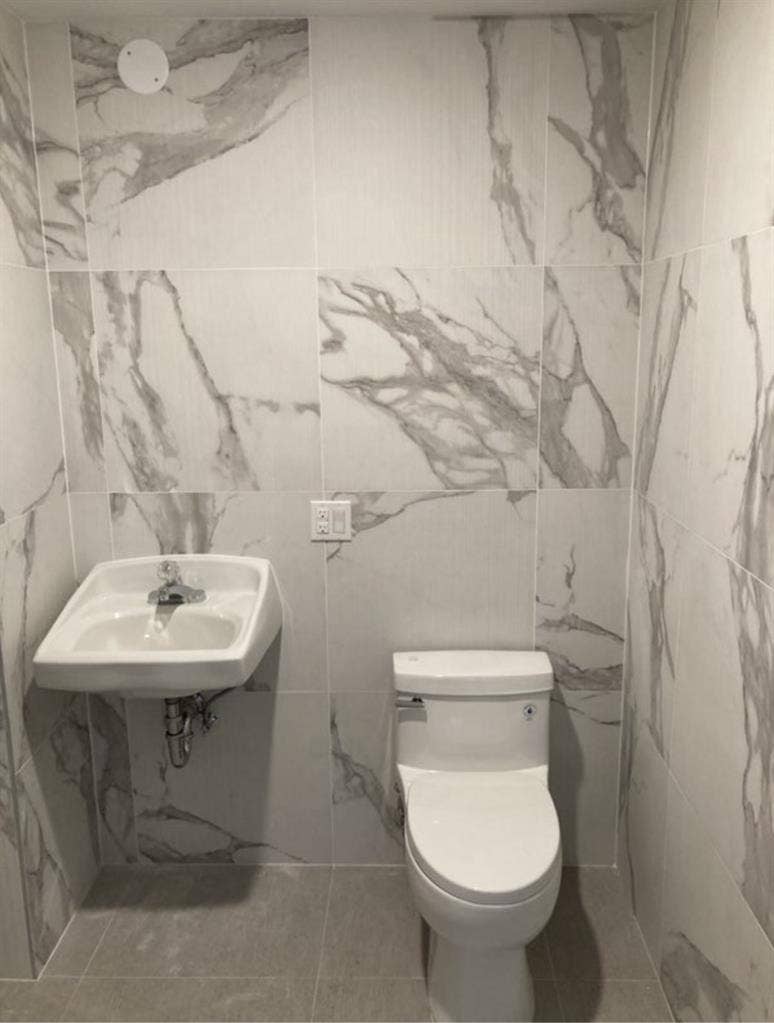 Luxury ROOM for rent w bathroom