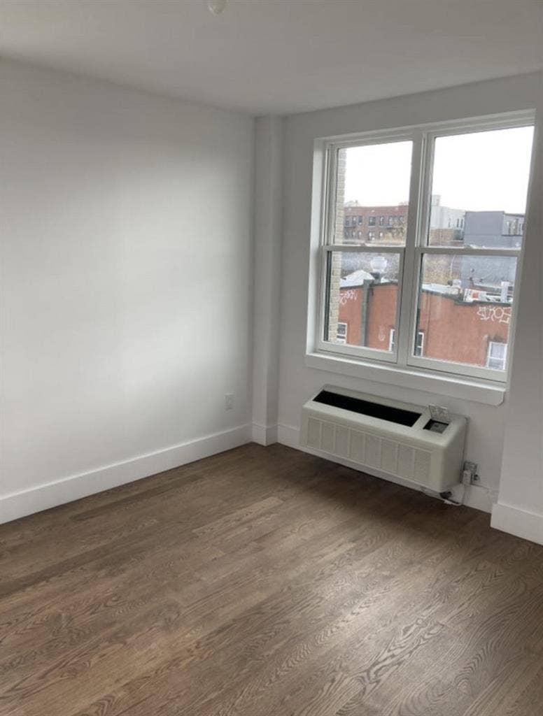 Luxury ROOM for rent w bathroom