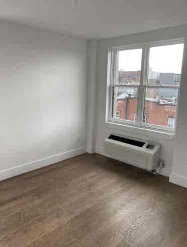 Luxury ROOM for rent w bathroomm