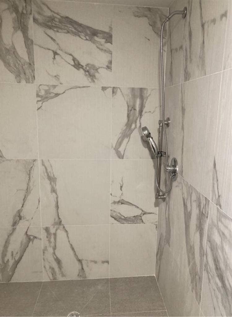 Luxury ROOM for rent w bathroom