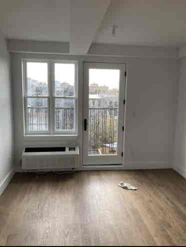 Luxury ROOM for rent w bathroomm