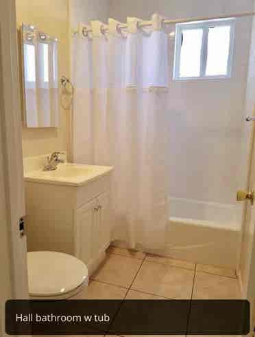 Share house have 2 rooms available