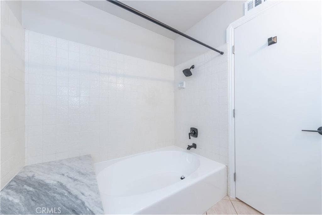 Looking for Roommates!