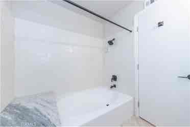 Looking for Roommates!