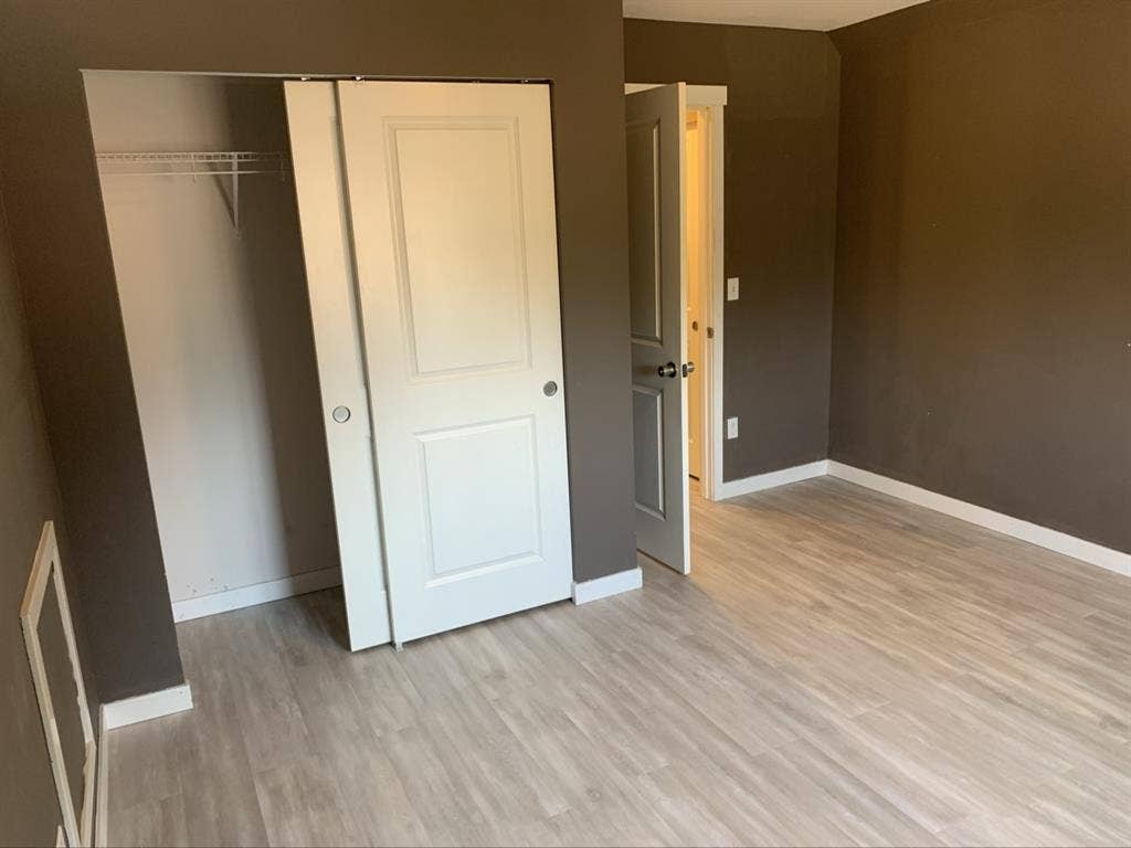 Large room available in great area