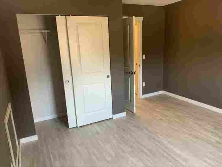 Large room available in great area
