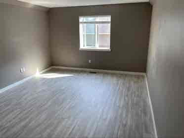 Large room available in great area