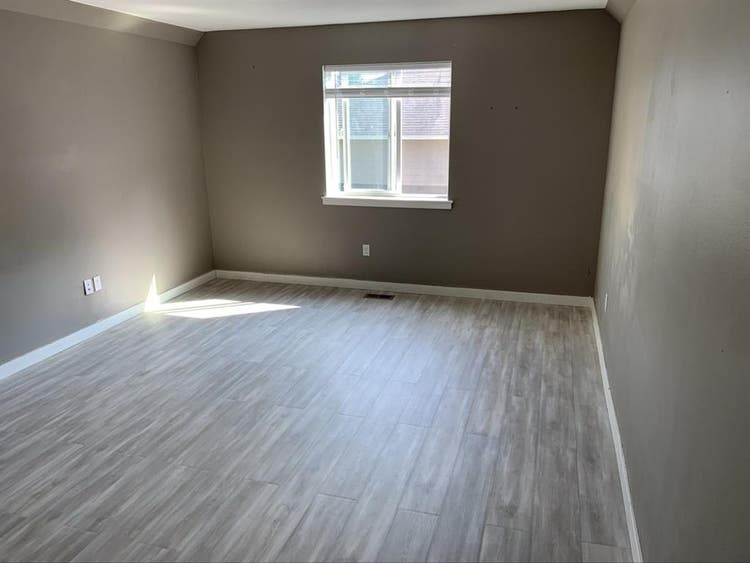 Large room available in great area