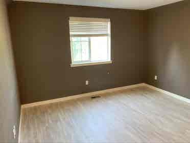 Large room available in great area
